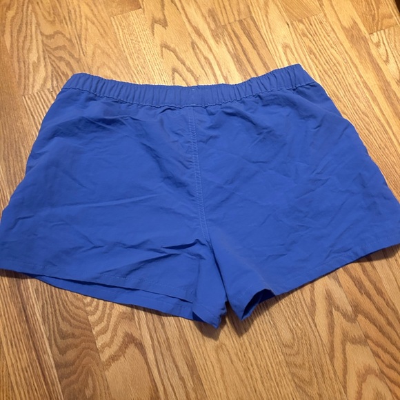 Women’s Patagonia barely baggies 2 1/2” - Picture 4 of 4